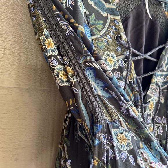 Free People mini dress or Tunic style 33” length. Paisley knit trim lace up neck - Picture 5 of 10